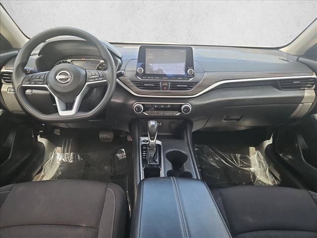 Used 2025 Nissan Altima 2.5 SV FWD image 16