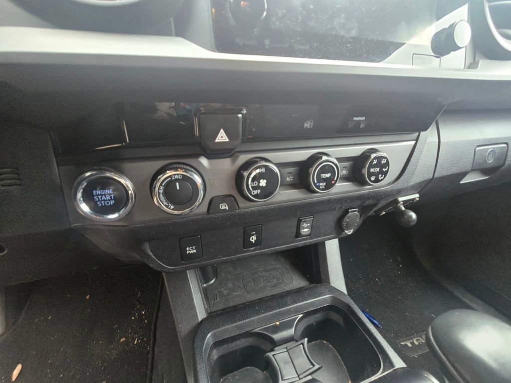 Used 2017 Toyota Tacoma TRD Off-Road image 13