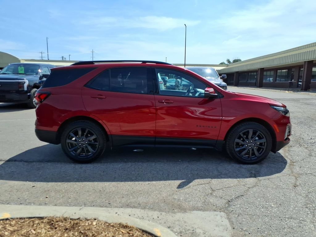 Used 2022 Chevrolet Equinox RS w/ RS Leather Package AWD/4WD image 6