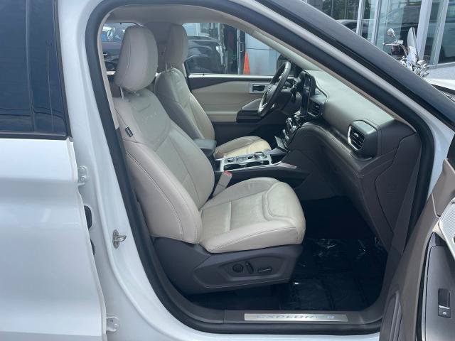 Certified 2023 Ford Explorer Platinum w/ Technology Package AWD/4WD image 24