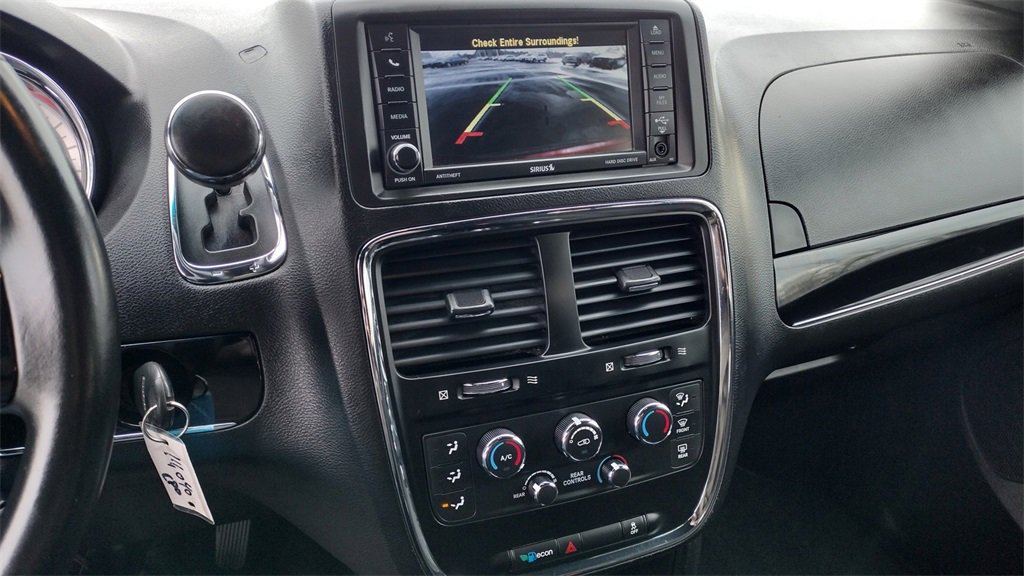 Used 2017 Dodge Grand Caravan SE image 12
