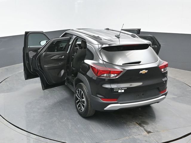 Used 2025 Chevrolet TrailBlazer LT AWD/4WD image 23
