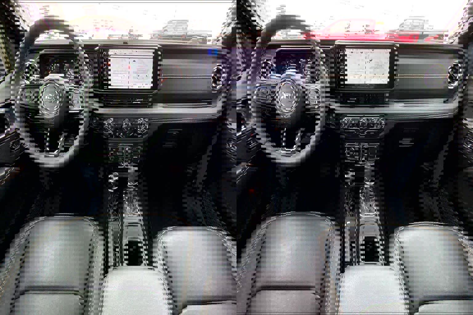 Used 2025 Jeep Gladiator Sport image 16