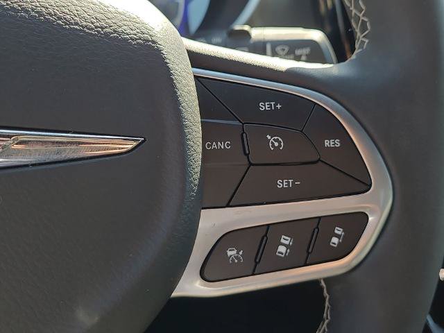 Used 2025 Chrysler Pacifica Select FWD image 28