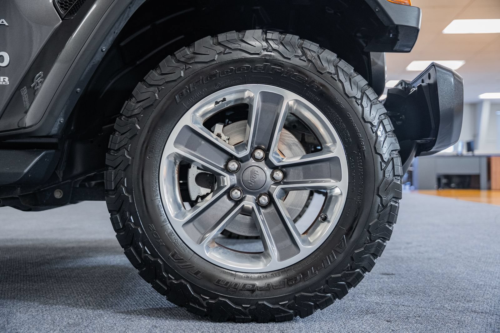 Used 2018 Jeep Wrangler Unlimited Sahara AWD/4WD image 23