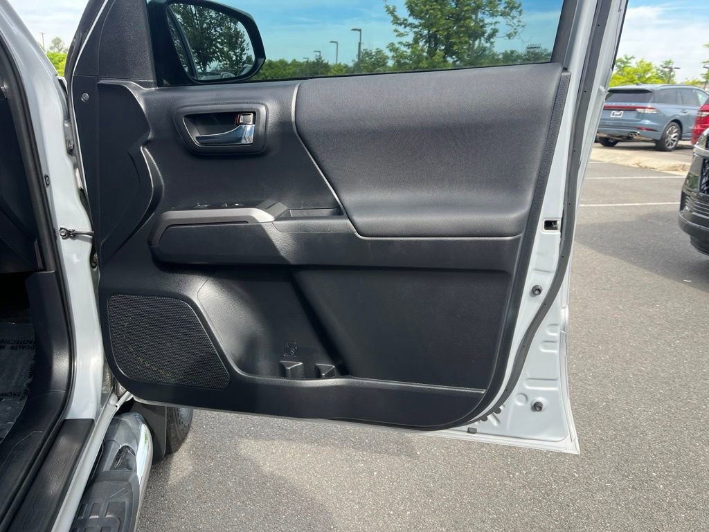 Used 2019 Toyota Tacoma TRD Sport AWD/4WD image 20