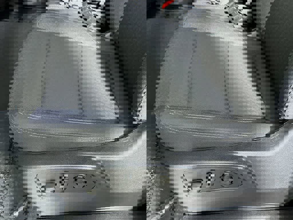 Used 2025 Chevrolet Silverado 1500 LT image 29