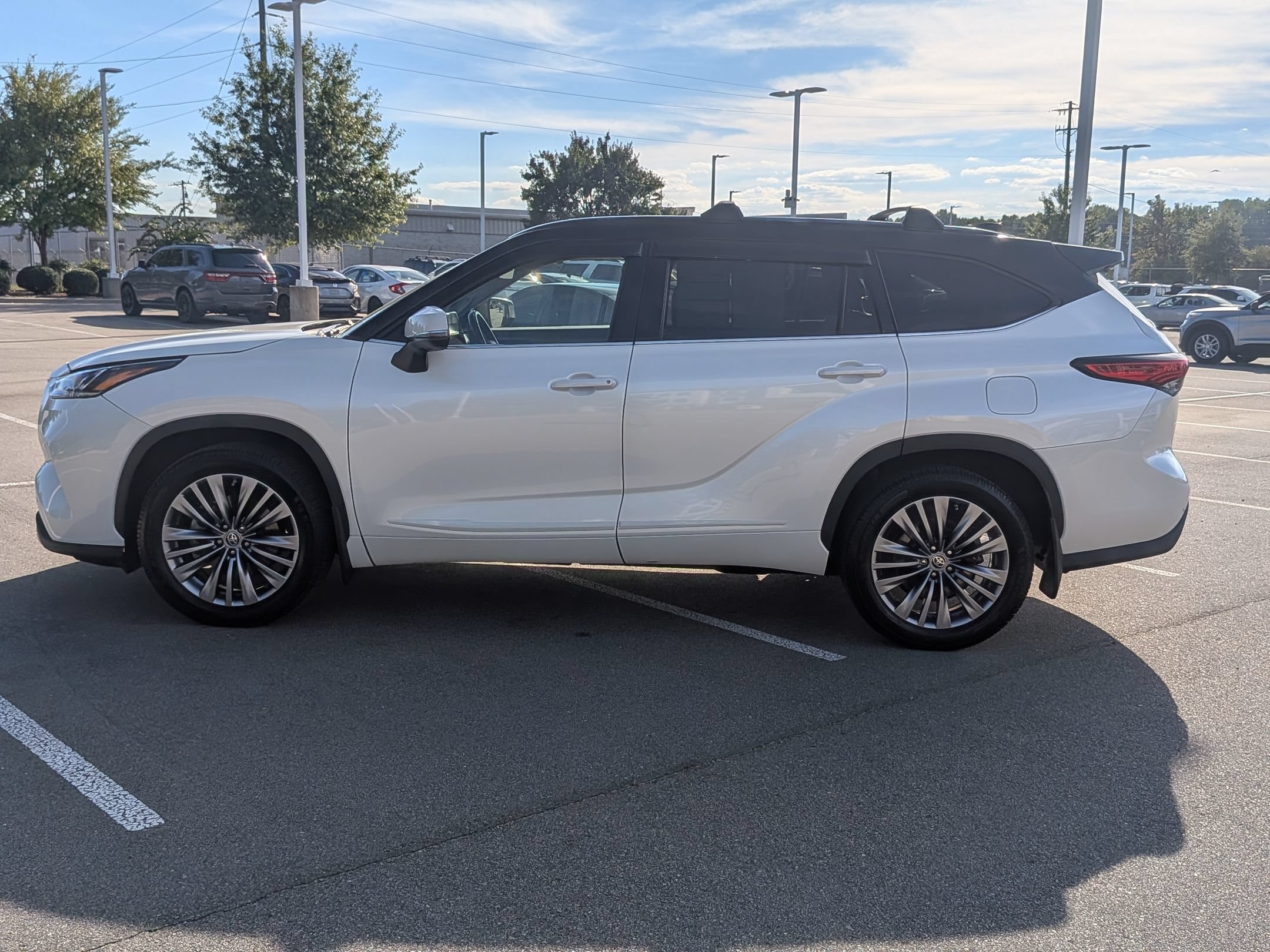 Used 2021 Toyota Highlander Platinum AWD/4WD image 7