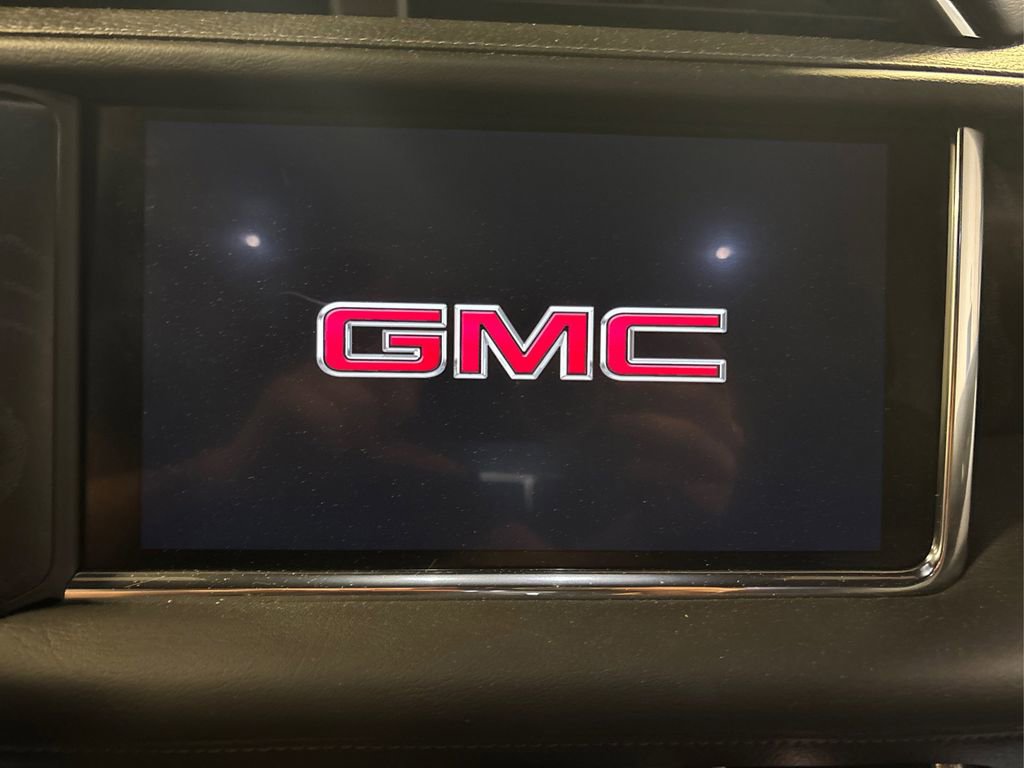 Used 2022 GMC Yukon Denali w/ Denali Premium Package AWD/4WD image 24