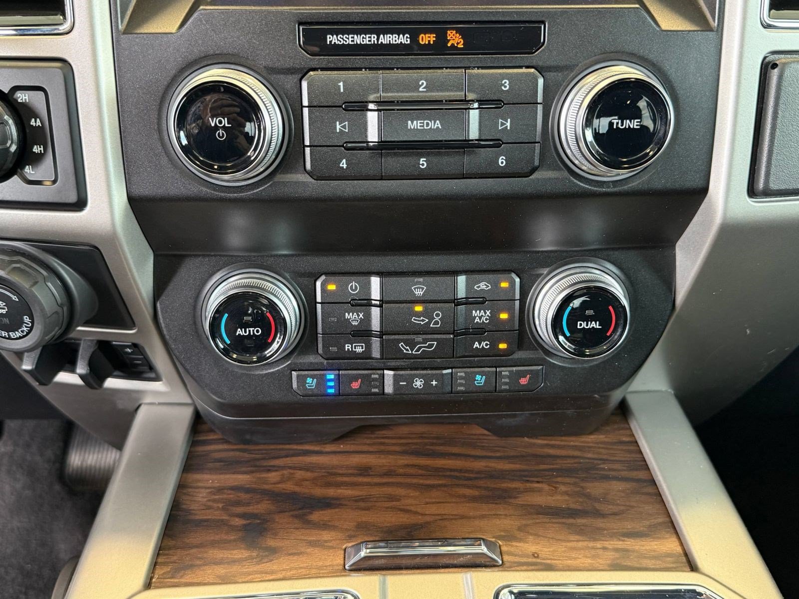 Certified 2019 Ford F150 Lariat w/ Equipment Group 502A Luxury AWD/4WD image 24