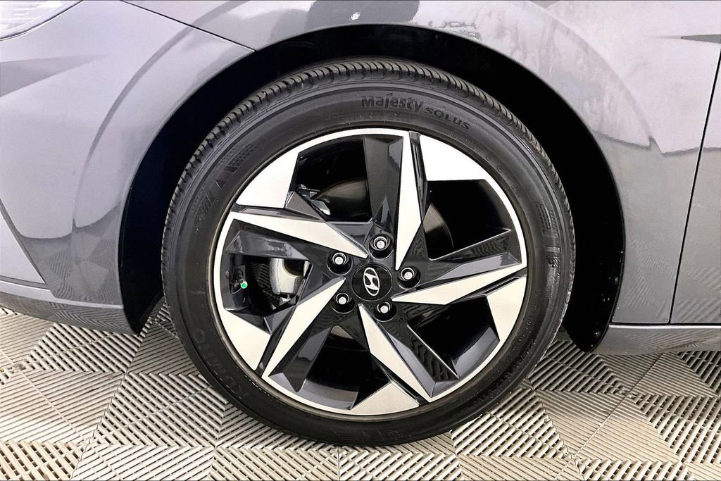Used 2023 Hyundai Elantra SEL w/ Convenience Package image 7