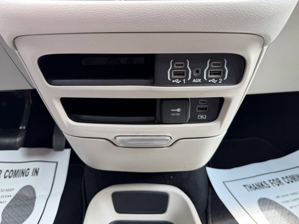 Used 2022 Chrysler Pacifica Touring-L FWD image 28