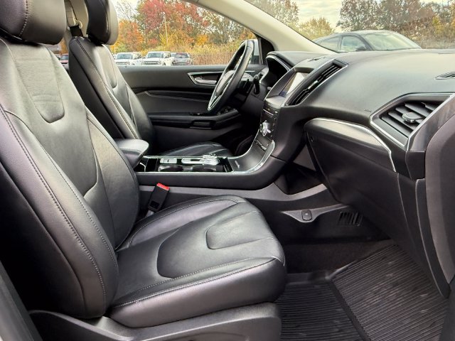 Certified 2019 Ford Edge Titanium w/ Cold Weather Package AWD/4WD image 23