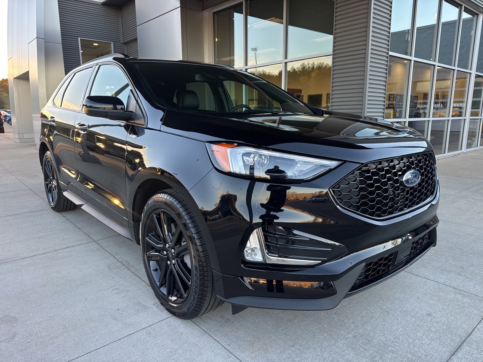 Certified 2024 Ford Edge ST-Line image 10