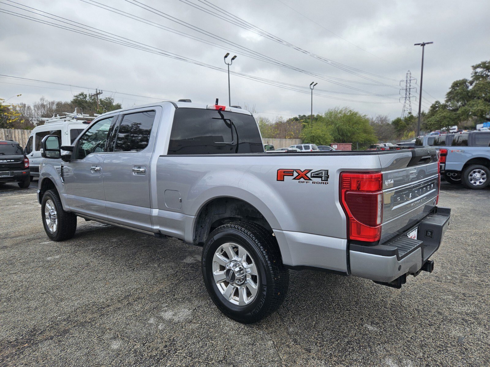 Certified 2022 Ford F250 Platinum w/ FX4 Off-Road Package image 5