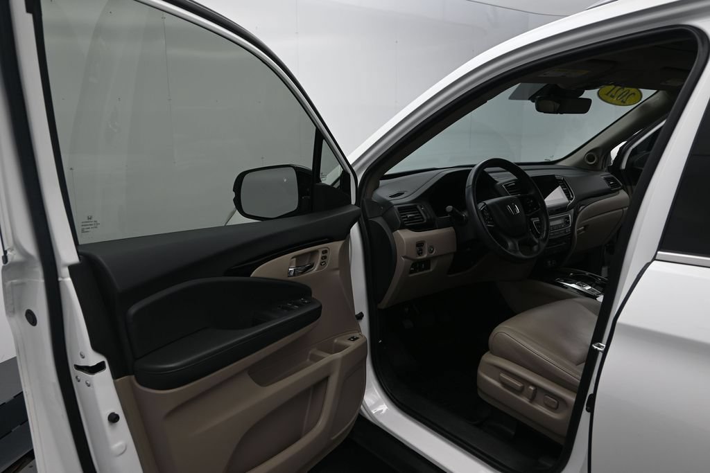Used 2021 Honda Pilot Touring image 12