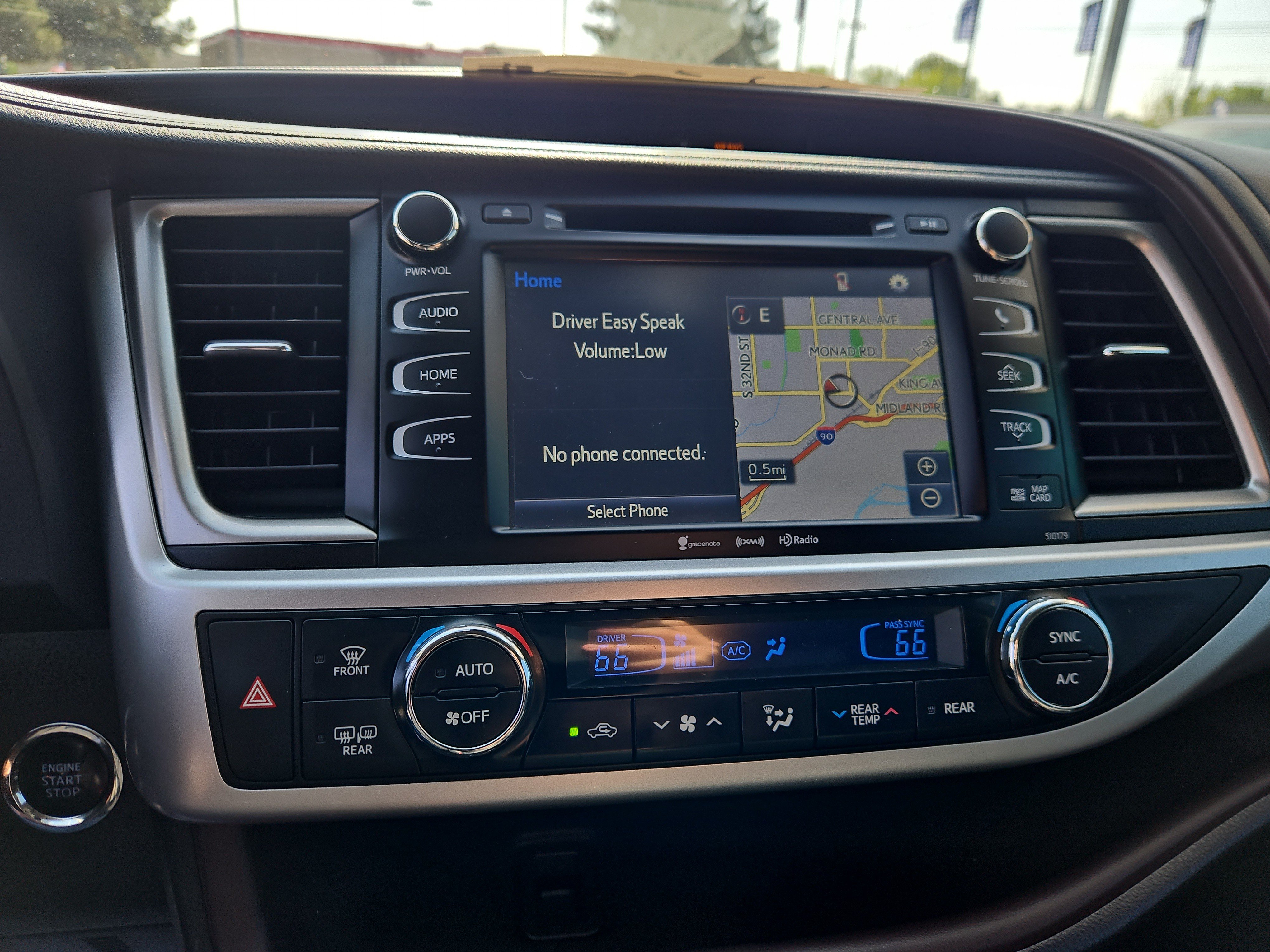 Used 2018 Toyota Highlander XLE AWD/4WD image 23