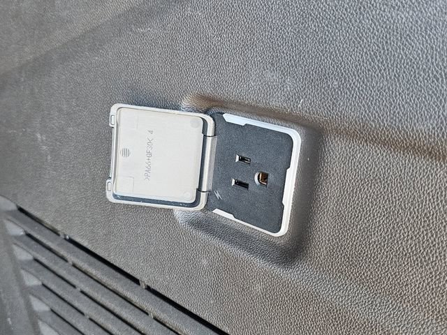 Used 2024 Chevrolet Suburban LT image 30