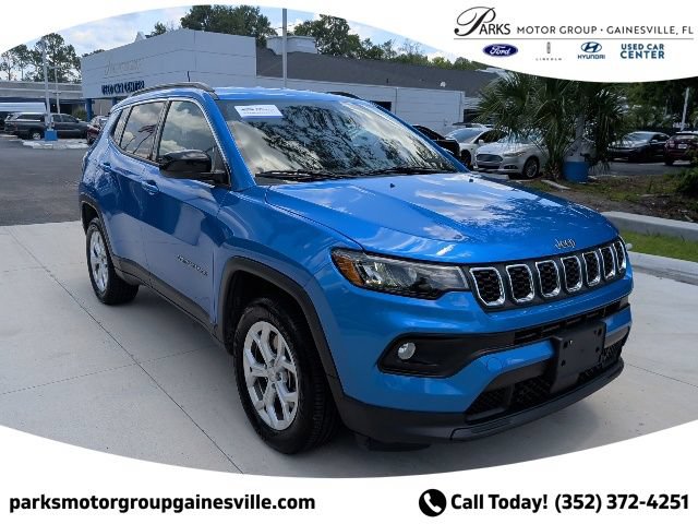 Used 2024 Jeep Compass Latitude AWD/4WD image 1