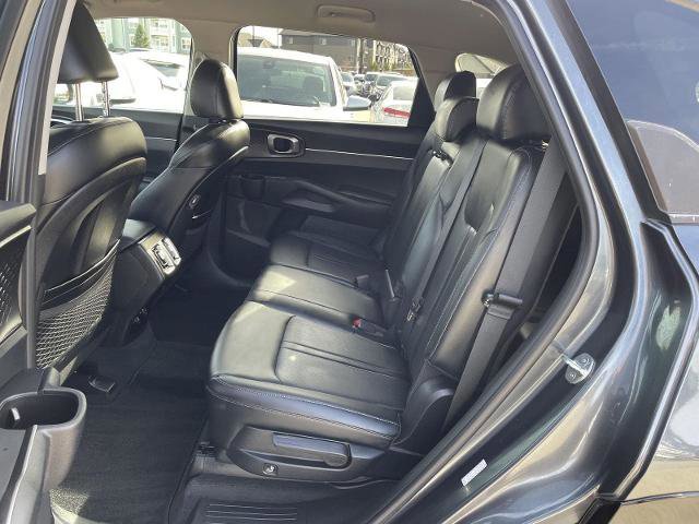Used 2021 Kia Sorento S image 19