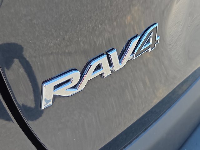 Used 2024 Toyota RAV4 XLE FWD image 33
