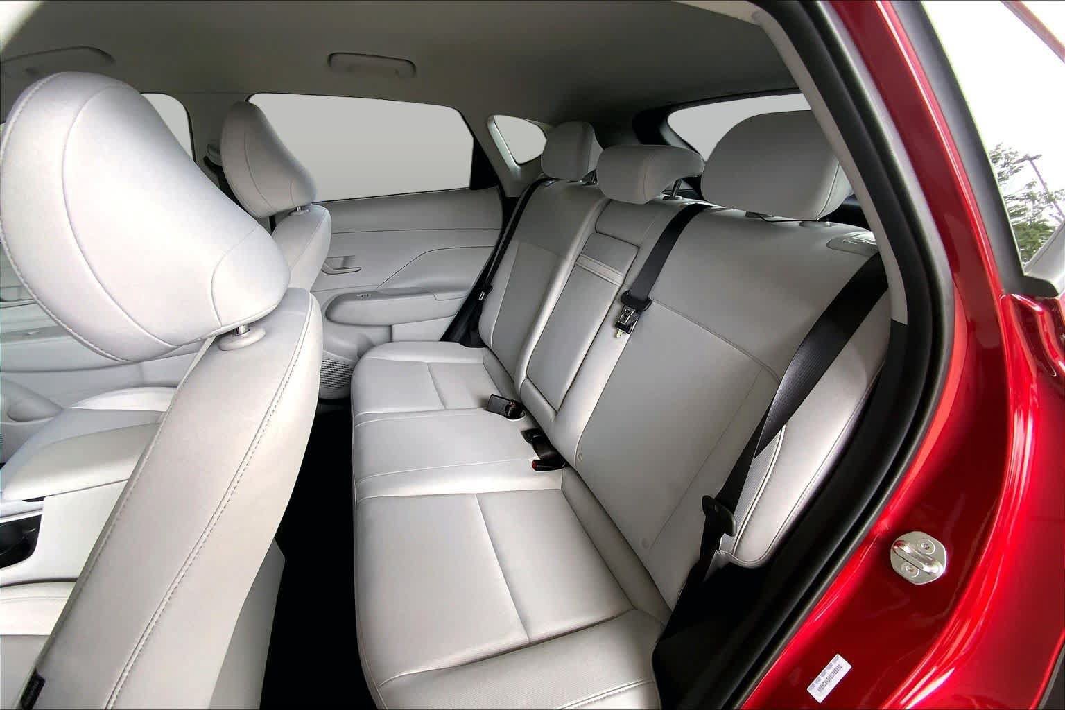 Used 2025 Hyundai Kona SEL FWD image 19