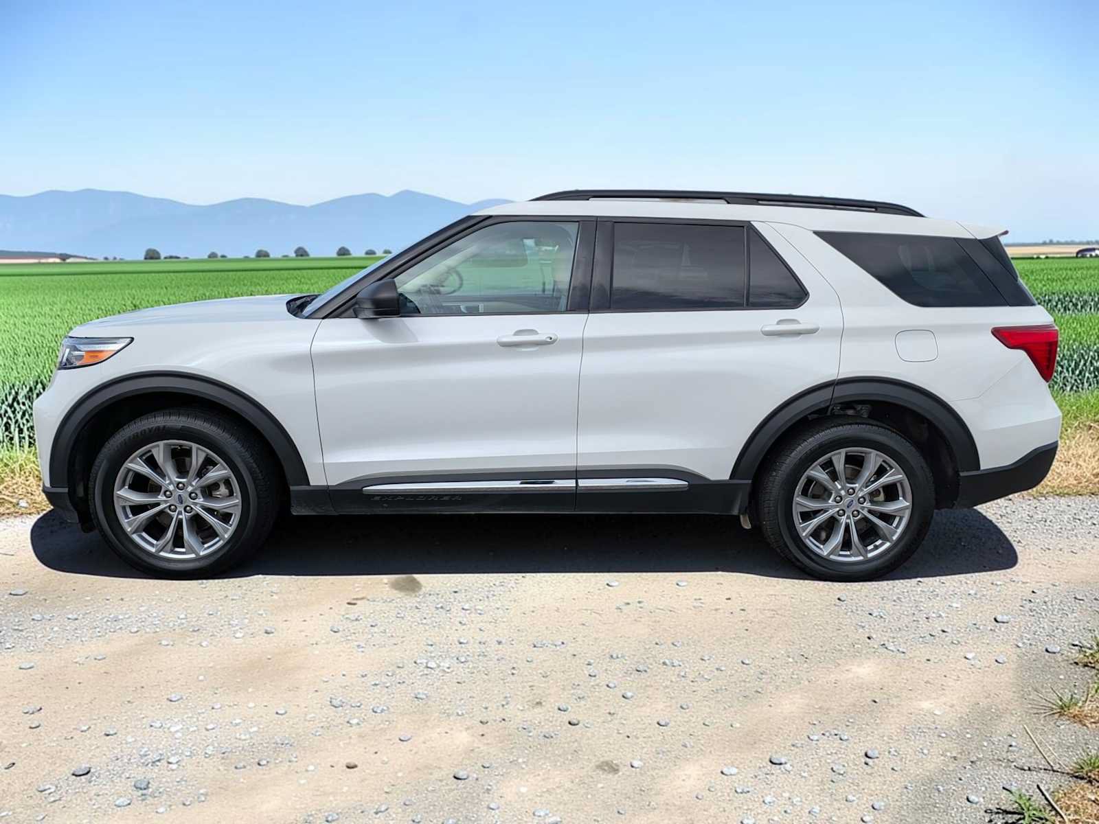 Certified 2023 Ford Explorer XLT w/ Equipment Group 202A AWD/4WD image 3