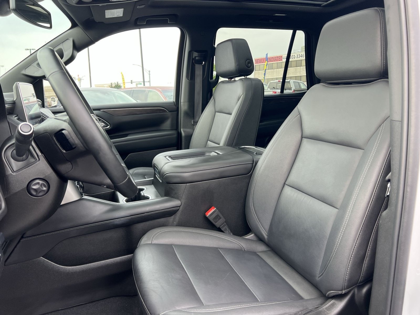 Used 2024 Chevrolet Tahoe Z71 w/ Luxury Package AWD/4WD image 13