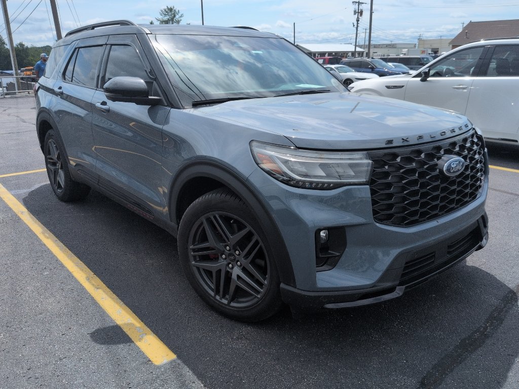 Certified 2025 Ford Explorer ST AWD/4WD image 2