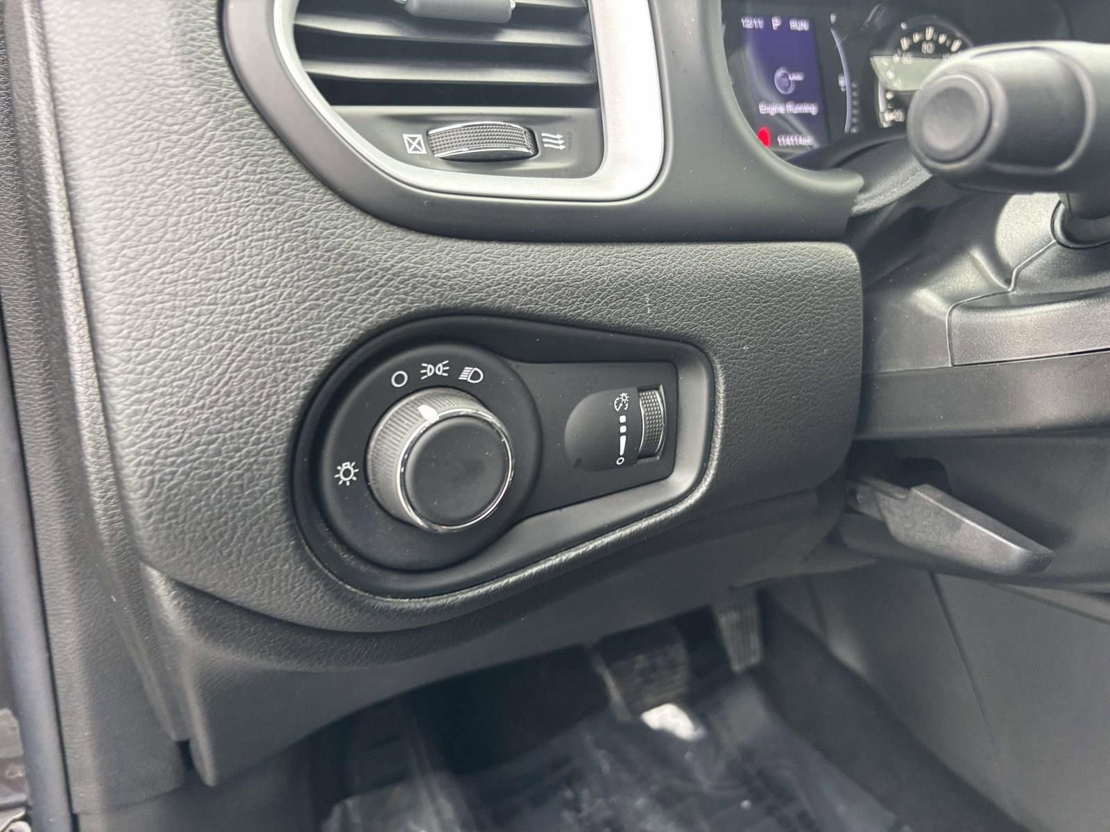 Used 2018 Jeep Renegade Sport w/ Power & Air Group image 16