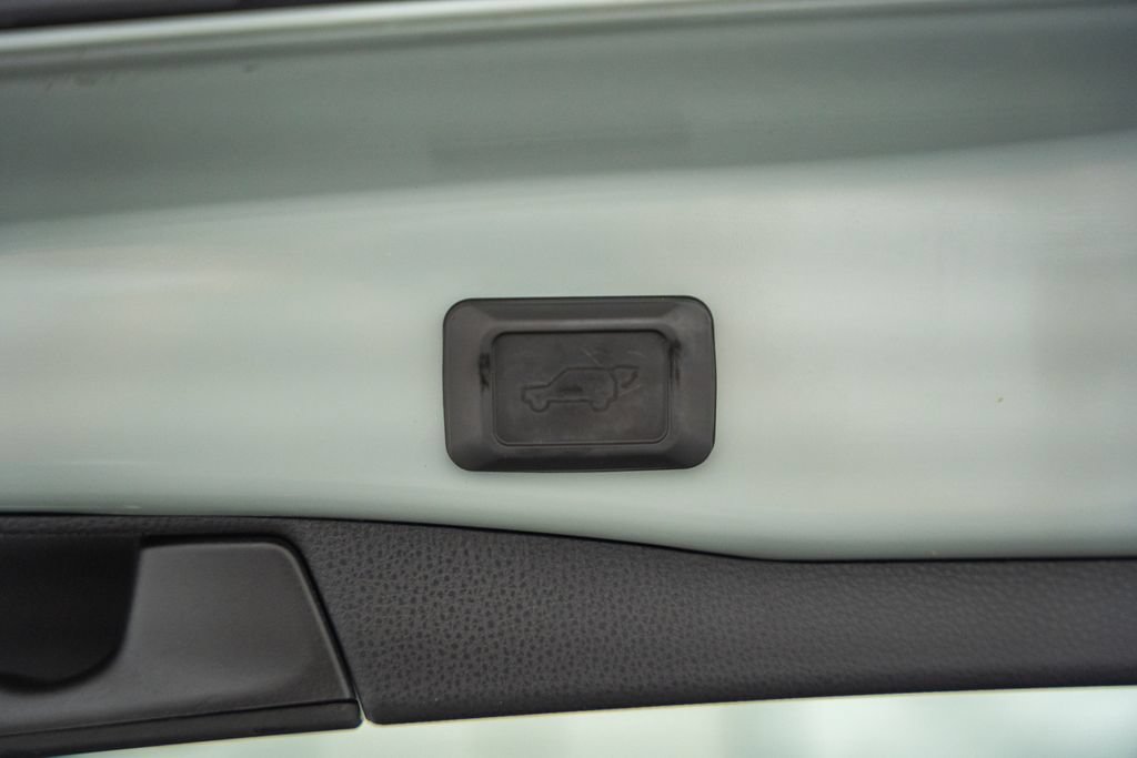 Used 2019 Toyota RAV4 XLE Premium w/ Cold Weather Package AWD/4WD image 12