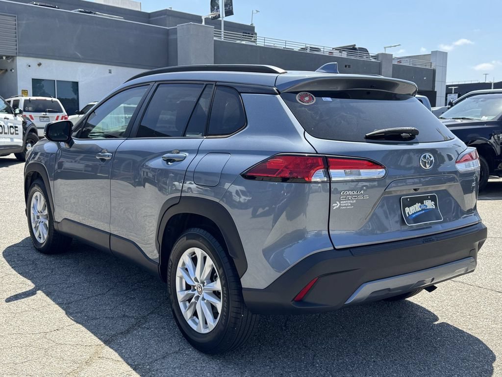 Used 2022 Toyota Corolla Cross LE FWD image 4