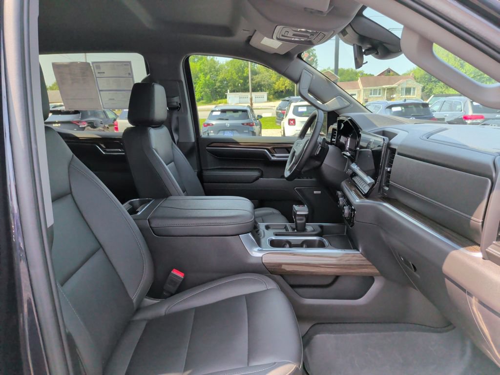 Used 2023 Chevrolet Silverado 1500 LT Trail Boss w/ LT Trail Boss Premium Package AWD/4WD image 16