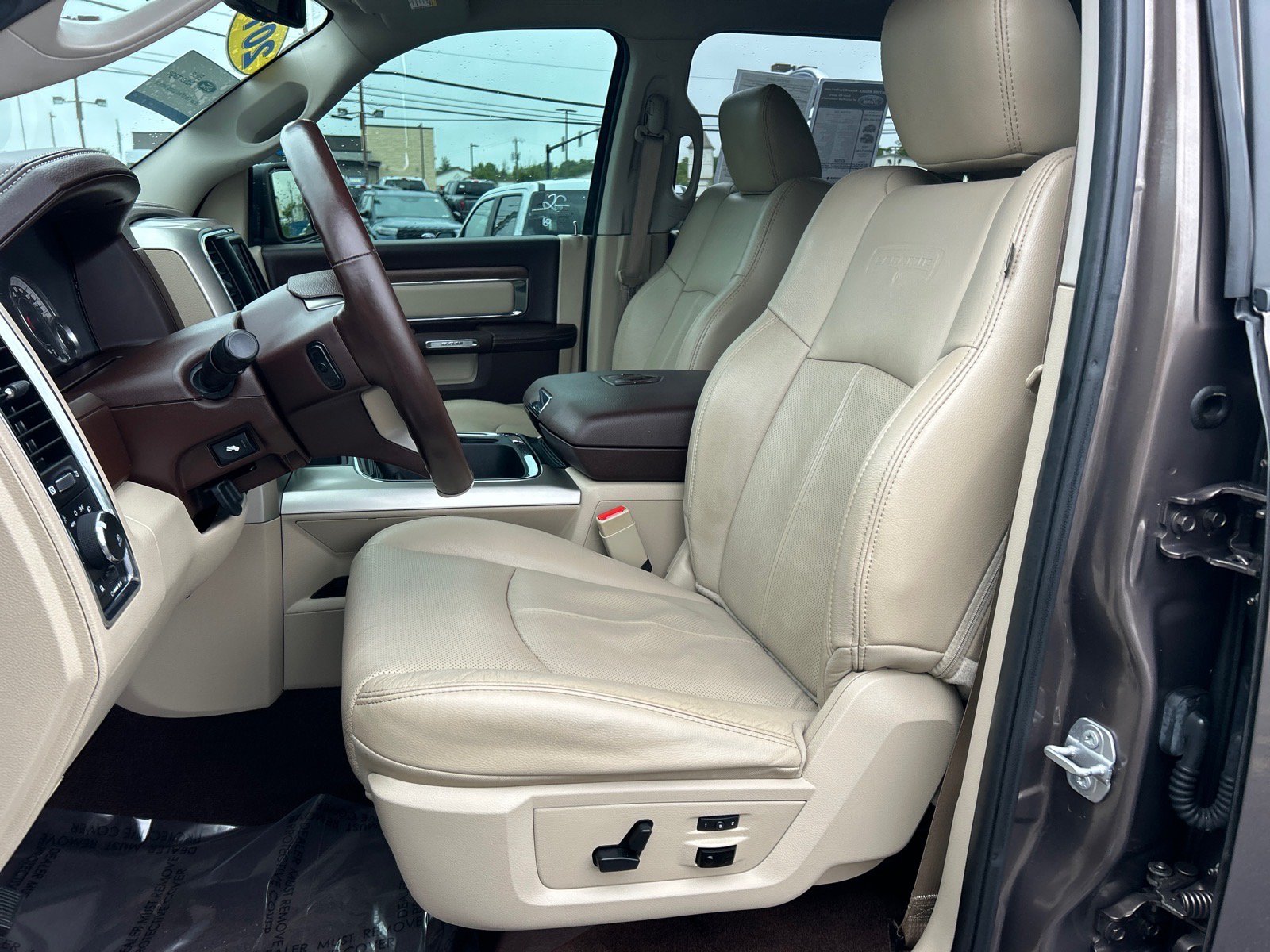 Used 2018 RAM 1500 Laramie w/ Convenience Group AWD/4WD image 7