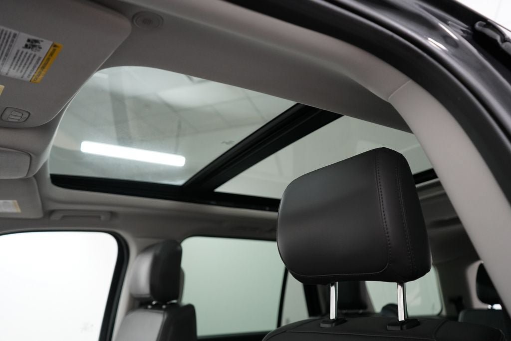 Certified 2025 Ford Expedition Active AWD/4WD image 17