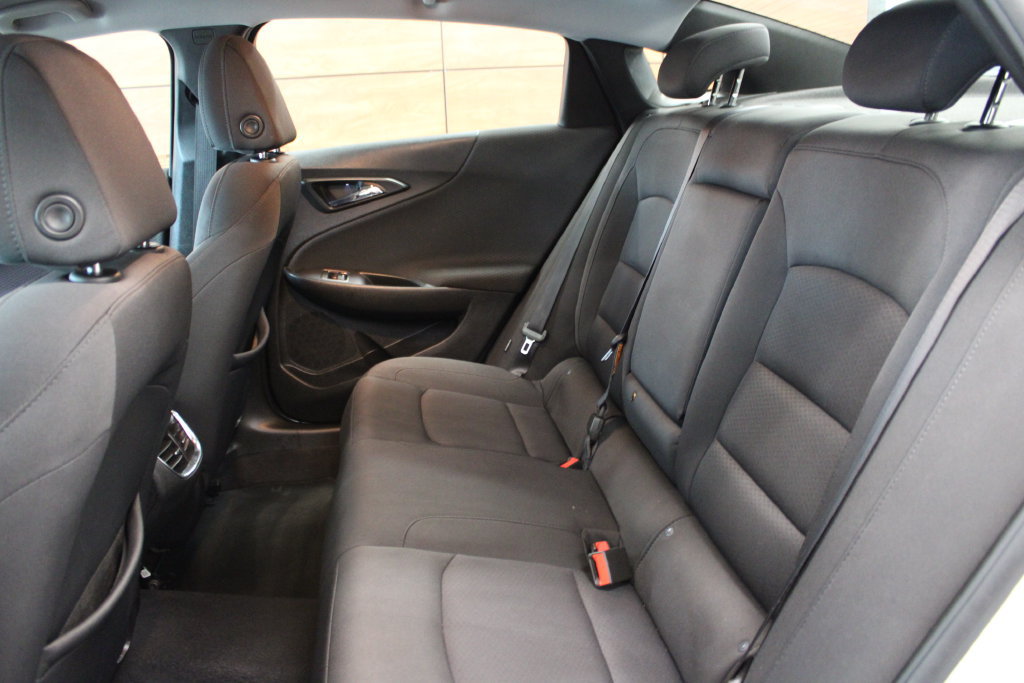 Used 2018 Chevrolet Malibu LT FWD image 34
