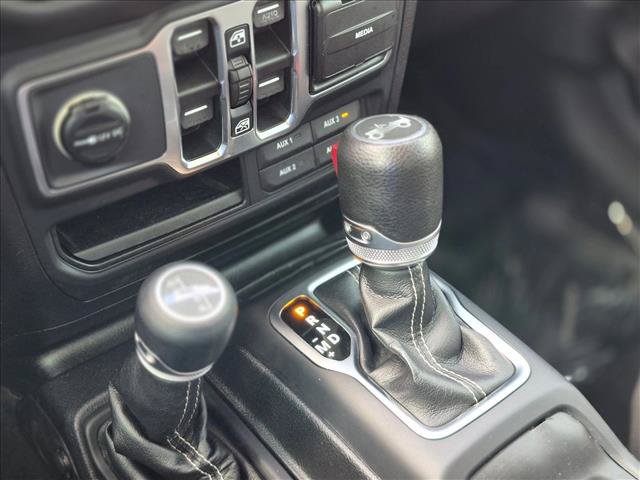 Used 2018 Jeep Wrangler Unlimited Sahara w/ Cold Weather Group AWD/4WD image 13
