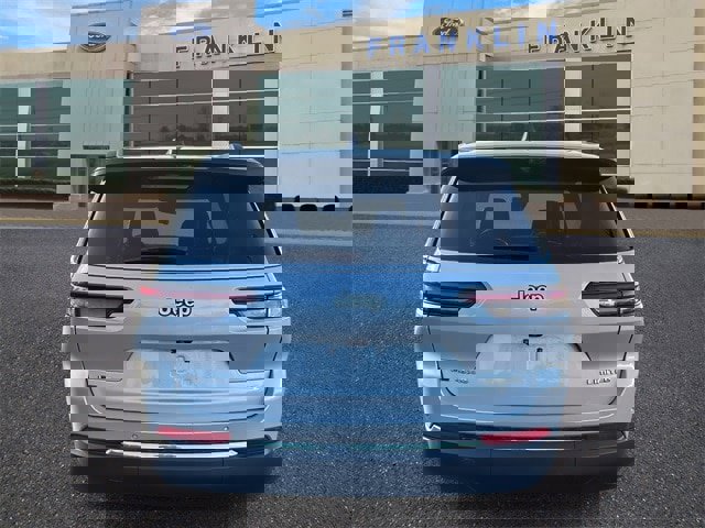 Used 2022 Jeep Grand Cherokee L Limited w/ Luxury Tech Group II image 6