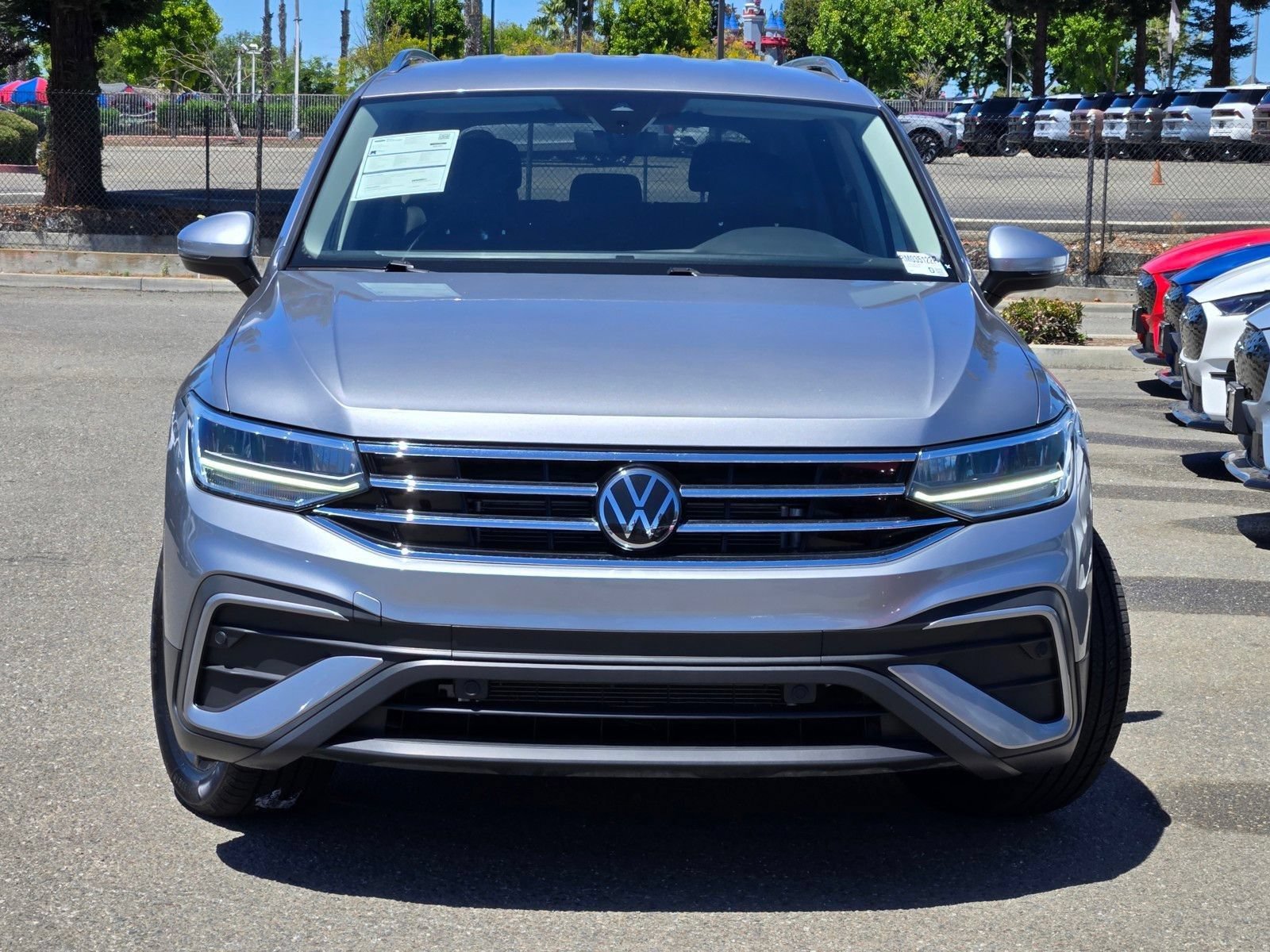 Used 2024 Volkswagen Tiguan SE AWD/4WD image 2