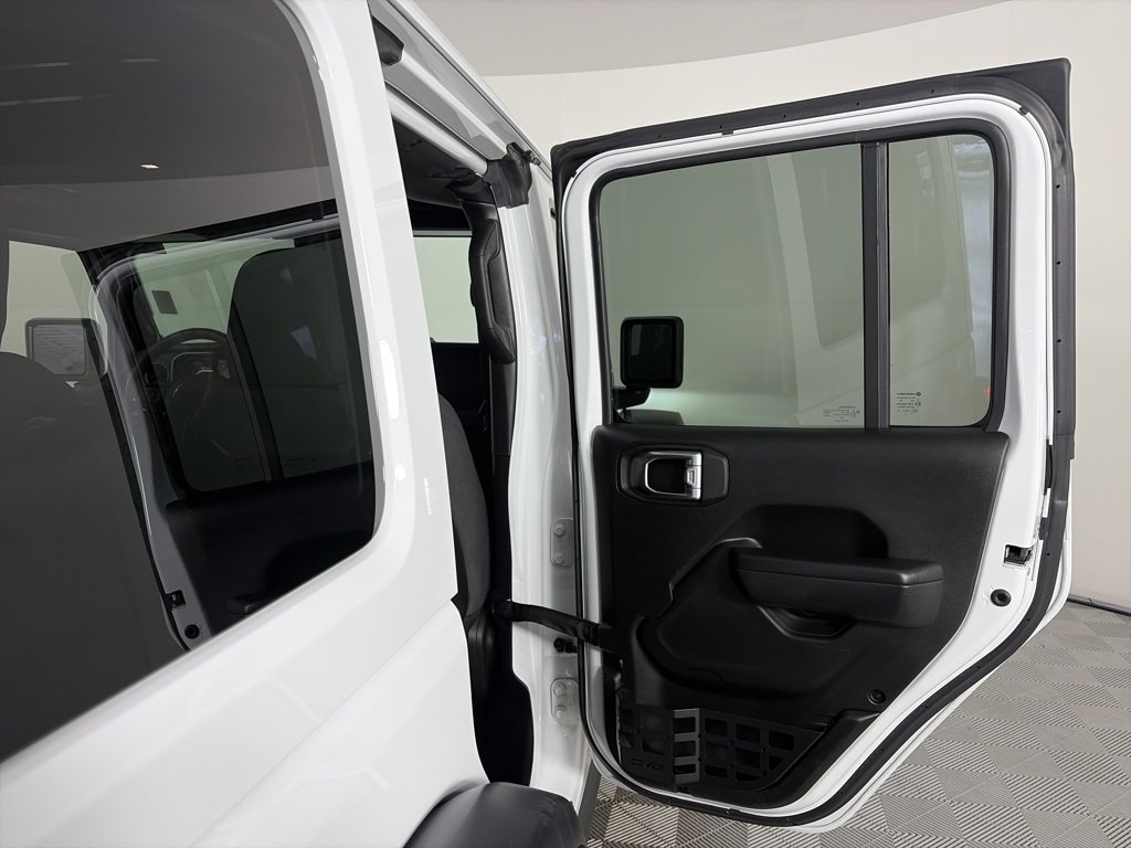 Used 2024 Jeep Wrangler Unlimited Rubicon w/ Technology Group image 30