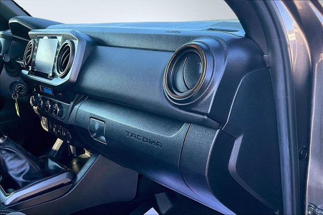 Used 2022 Toyota Tacoma TRD Sport w/ Technology Package AWD/4WD image 17
