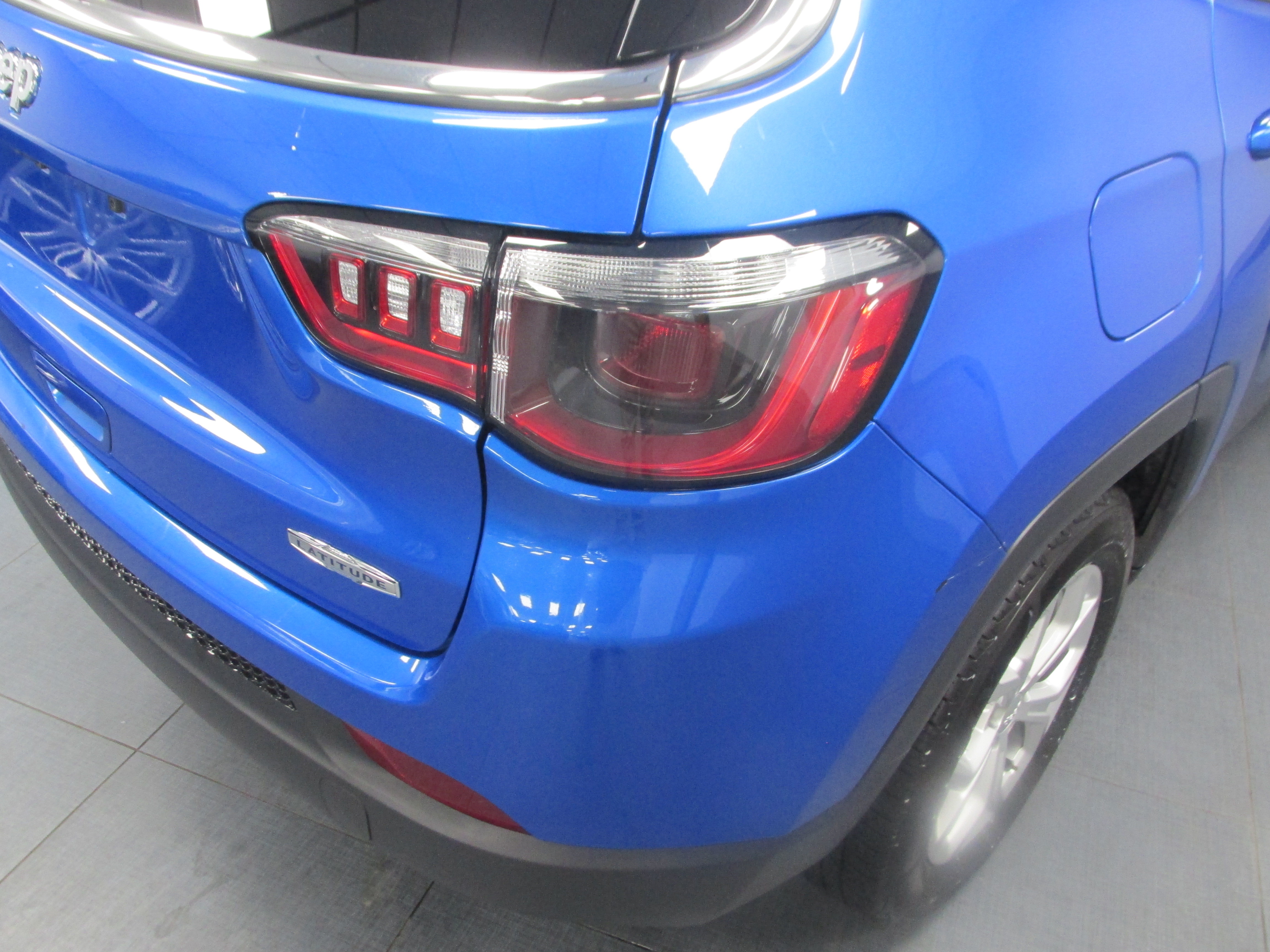 Used 2024 Jeep Compass Latitude AWD/4WD image 11