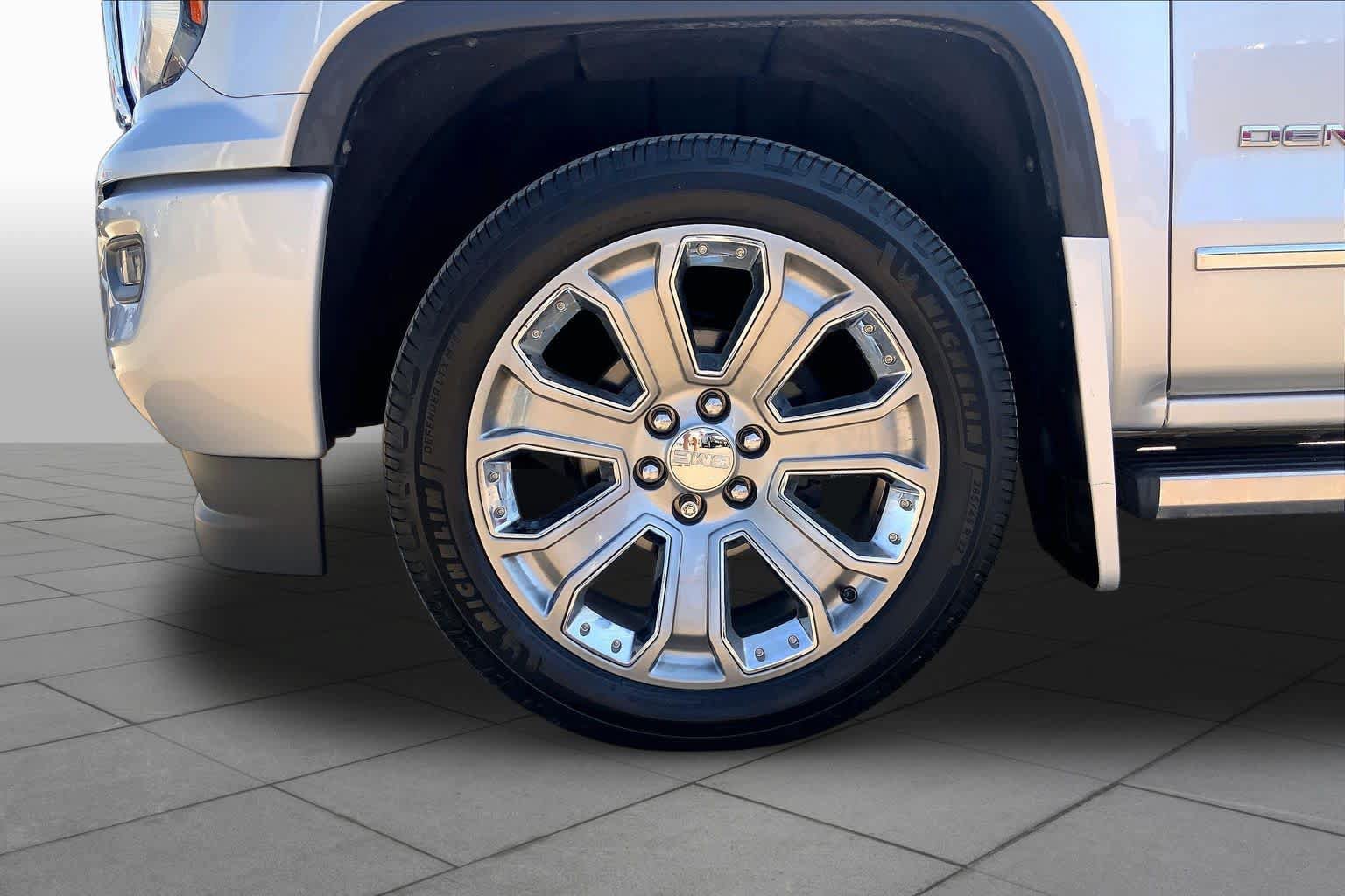 Used 2018 GMC Sierra 1500 Denali w/ Denali Ultimate Package AWD/4WD image 11