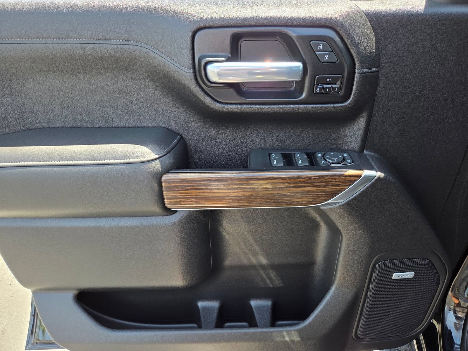 Used 2021 Chevrolet Silverado 1500 High Country w/ Technology Package AWD/4WD image 18