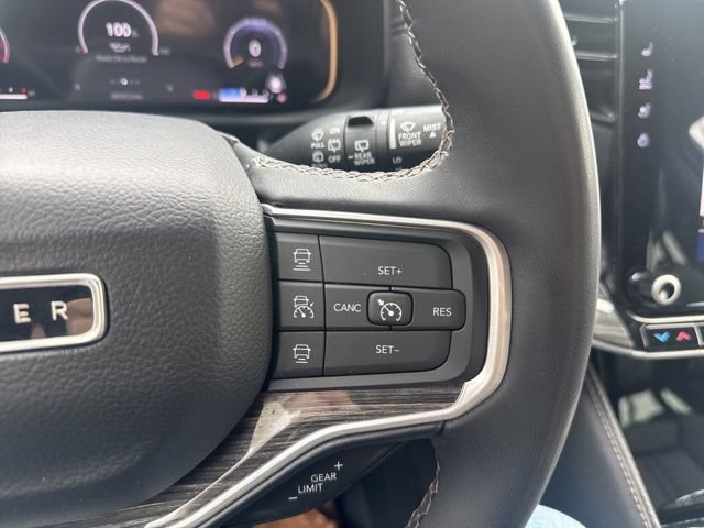 Used 2022 Jeep Wagoneer Series III AWD/4WD image 18