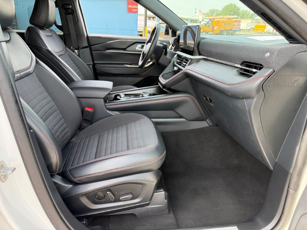 Certified 2025 Ford Explorer ST-Line w/ ST-Line Street Pack AWD/4WD image 27