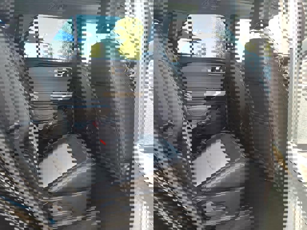 Certified 2022 Ford Explorer XLT w/ Equipment Group 202A image 14