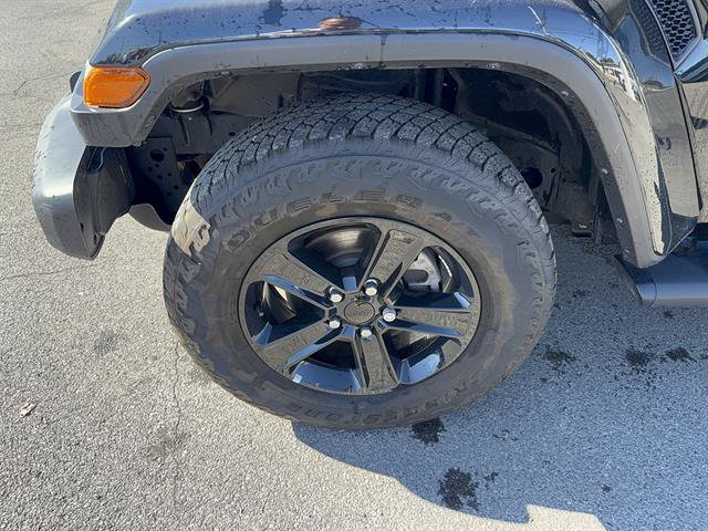 Used 2023 Jeep Wrangler Unlimited Sahara AWD/4WD image 6