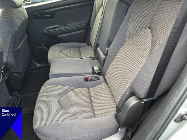 Used 2024 Toyota Highlander LE FWD image 32