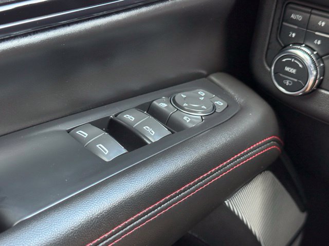 Used 2025 GMC Yukon AT4 Ultimate AWD/4WD image 30